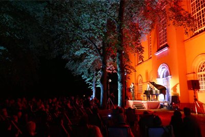 Am 19. Juli geben die Kaufmann-Brüder ein exklusives Nachtkonzert im Park der Augustusburger Stadtkirche.