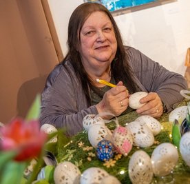 Gebohrt, gefräst, verziert: Christine Gündel aus Waldkirchen überraschte erstmals mit dekorativen Gänseeiern.
