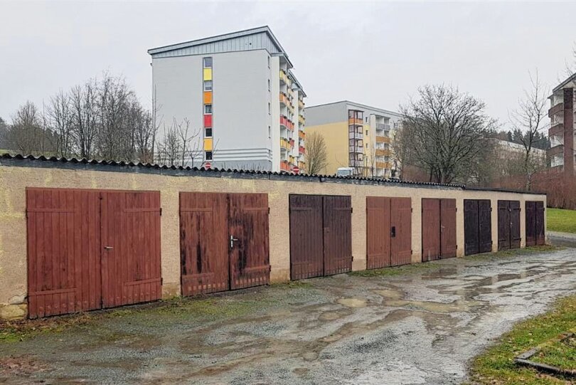 Die Garagenanlage Am Kuhberg in Bad Elster: Hier stehen 71 Garagen, davon 47 in privatem Eigentum auf dem Grundstück der Stadt. Letztere müssen die Besitzer nun abgeben. 