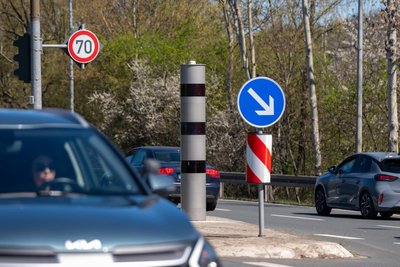 Unmittelbar nach der neuen Säule an der Dresdner Straße beginnt der Tempo-70-Bereich. Am Blitzer selbst gilt noch Tempo 50.