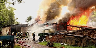  Brand nach Blitzeinschlag in Kleinhartmannsdorf. 