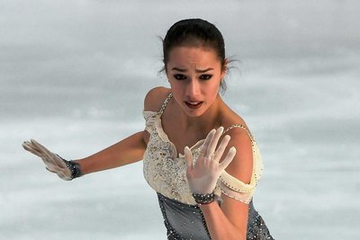 Alina Sagitowa bei ihrem Kurzprogramm "Das Phantom der Oper" in Oberstdorf.