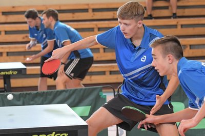 Auf die Tischtennisspieler des SV Muldental Wilkau-Haßlau wartet zum Saisonende vermutlich die Aufstiegsrelegation. Dort rechen sich die Westsachsen – im Bild vorn die beiden Nachwuchstalente Lenny Schubert (rechts) und Erik Balazs sowie im Hintergrund Arian Böhm (links) und Max Tautenhahn – gute Chancen aus.