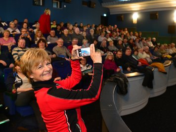 Christine Stüber-Errath in der Filmbühne Mittweida.