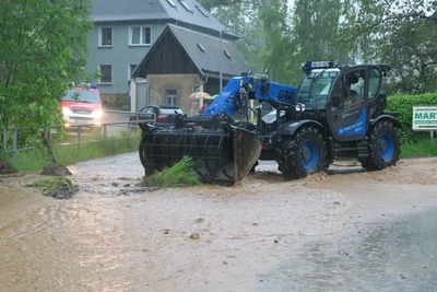 Um das Wasser abfließen zu lassen, wurde in Schneeberg ein Durchlauf zum Bach errichtet.
