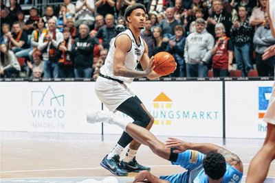 Die Niners Chemnitz um Jason George konnten am Dienstagabend gegen das Team von SCMU Craiova einen klaren Sieg holen. 