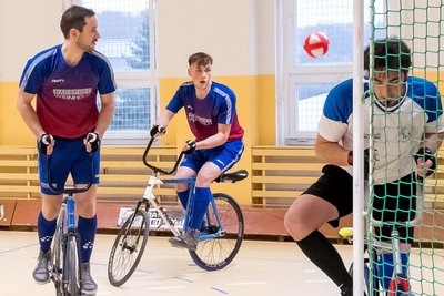 Zum Auftakt des Heimturniers feierten Lucas Neubert (links) und Tobias Buschbeck einen klaren 7:2-Sieg gegen TuS Ebersdorf.
