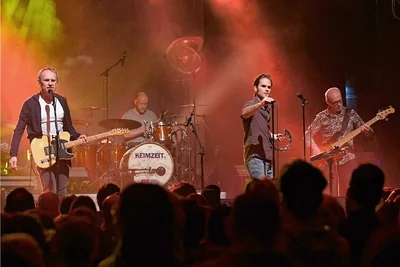 Die Band Keimzeit mit Norbert Leisegang (links) gastierte am Samstagabend im Tivoli Freiberg. 