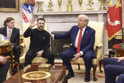 Zehn Minuten lang kritisierten, beschimpften und bepöbelten Donald Trump und sein Stellvertreter J.D. Vance den ukrainischen Präsidenten Wolodymyr Selenskyj.