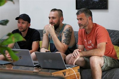 Erfolgreiches Team: der Bärensteiner Marcel Drechsler mit seinen Partnern Yann Sainty und Xavier Strottner (von links) aus Frankreich.
