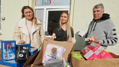 Gerian Grootenboer bittet zusammen mit seiner Frau Svitlana (links) und Tochter Kateryna um dringend benötigte Hilfsgüter für die Menschen in der Ukraine. 