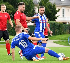 Die Mittweidaer Roy Blankenburg (r.) und Franz Weinert (v.) hatten gegen die SG Dresden-Striesen die ersten Chancen für ihr Team. Doch am Ende fehlte es gegen gut gestaffelte Gäste an Durchschlagskraft. 