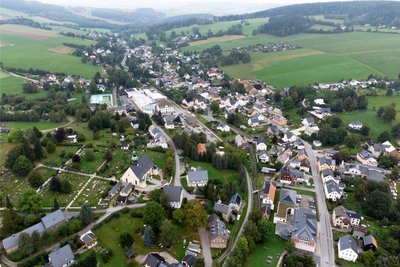 In Crottendorf (Archivbild) wird von Freitag bis Sonntag das Sommer- und Lichterfest gefeiert.