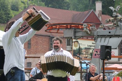 Vor zwei Jahren kamen etwa 400 Gäste zur Benefiz-Party für die Dreckschänke in Potucky (Breitenbach). Gespielt haben dort unter anderem die Konzertinafreunde Hundshübel.