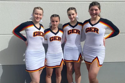 Waren zu jeder Zeit bereit und bestens vorbereitet: Auch die vier Mädels vom Cheerleaderverein Obervogtland Lea Meyer (von links), Vanessa Schumann, Lina Siwek und Sina Martin werden die Zeit bei der Weltmeisterschaft niemals vergessen.