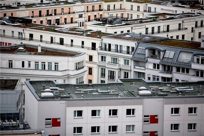 Mehr Geld für den Bahnverkehr, eine Erhöhung des Mindestlohns, Digitalisierung, Verlängerung der Mietpreisbremse und eine kontrollierte Abgabe von Cannabis an Erwachsene - unter anderem auf diese Eckpunkte haben sich die Parteien der künftigen Bundesregierung geeinigt. 