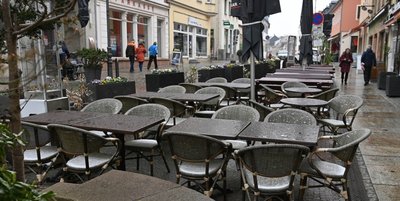 Gastronomen müssen dieses und nächstes Jahr keine Gebühren an die Stadt überweisen, wenn sie Tische und Stühle im Außenbereich aufstellen.