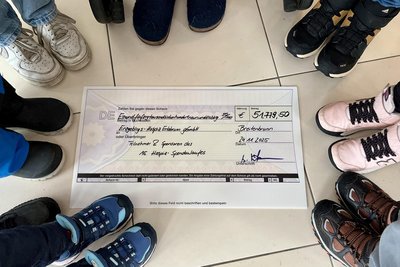 Unzählige Füße haben 2025 die Rekordsumme von 51.779,50 Euro fürs Hospiz erlaufen.