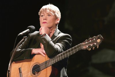 Die Liedermacherin Barbara Thalheim gastiert am Sonntag, 19 Uhr, mit einem Chanson- und Liederabend „In eigener Sache“ im König-Albert-Theater Bad Elster.