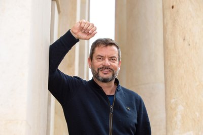 Theaterintendant Dirk Löschner beauftragte für die aktuelle Spielzeit am Vogtlandtheater eine Vogtland-Revue.