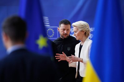 EU-Kommissionspräsidentin Ursula von der Leyen spricht von einem "gewaltigen Schritt nach vorn" - der ukrainische Präsident Wolodymyr Selenskyj hat lange auf ihn gewartet. (Archivbild)