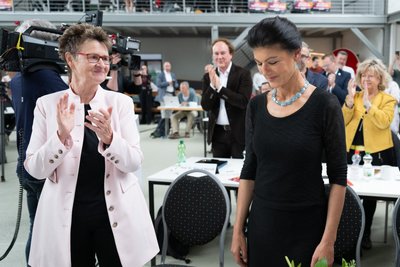 BSW-Landeschefin Sabine Zimmermann, Ex-Spitzenkandidat Marcel Machill und die Bundesvorsitzende Sahra Wagenknecht (v.l.n.r.).