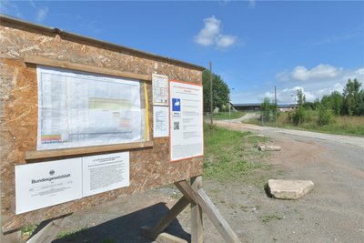 Die Zufahrt zur Windkraft-Baustelle in Kleinschirma ist zu schmal. Für die riesigen Maschinen und Anlagenteile müssen Flächen der Gemeinde Oberschöna in Beschlag genommen werden.