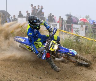 Schneller Geringswalder: Luca Fischeder wurde beim Auftakt der Internationalen Deutschen Enduro-Meisterschaft in Meltewitz Gesamtzweiter. Dazu erkämpfte er zwei Siege in der E3-Klasse. 