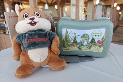Maskottchen Ecki: Das Eichhörnchen wird Namensgeber der neuen Entdeckerwelt in Schöneck. Ecki ist natürlich ein Freund des Moosmannes.