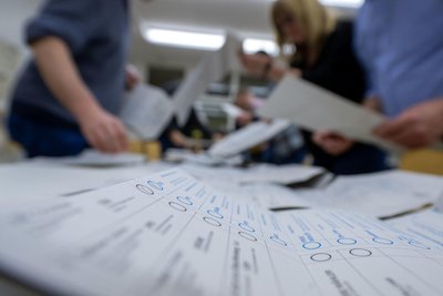 „Hohe Qualität der Ergebnisermittlung“: Sachsens Landeswahlleiter Martin Richter attestiert Wahlhelfern im Freistaat gute Arbeit.