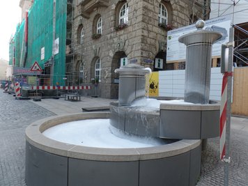Der Springbrunnen wird immer wieder von Unbekannten heimgesucht.