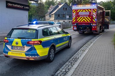 Einsatzkräfte waren gegen 20 Uhr wegen eines Feuers auf die Schwarzenberger Straße Am Lehnberg gerufen worden.