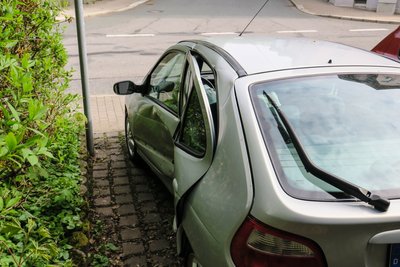 Zwei Personen sind am Mittwochvormittag bei einem Unfall in Aue verletzt worden.