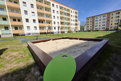 Der Spielplatz hat auch einen neuen Sandkasten erhalten.