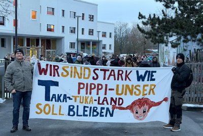 Circa 180 Eltern und Kinder forderten Anfang des Jahres bei einem Spaziergang den Status quo für das „Taka-Tuka-Land“.