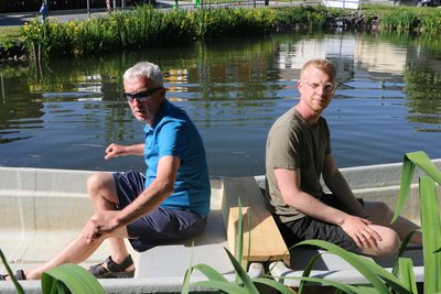 Gaudiwettkämpfe auf dem Teich wird es geben, wie Benjamin (rechts) und Thomas Hering zeigen.
