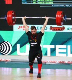 Bei der Junioren-Weltmeisterschaft im Gewichtheben holte Raphael Friedrich nicht nur Bronze im Reißen, er schaffte auch mit jedem Versuch neue Bestleistungen. 