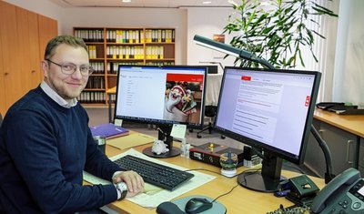 Mirko Gölker kümmert sich als Leiter des Servicecenters bei der Firma Procurax in Hohenstein-Ernstthal um Betrugsmaschen.