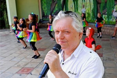 Mike Massalsky führte als Moderator durch das Programm, zu dem Tänze des Carnevals-Nachwuchses gehörten.