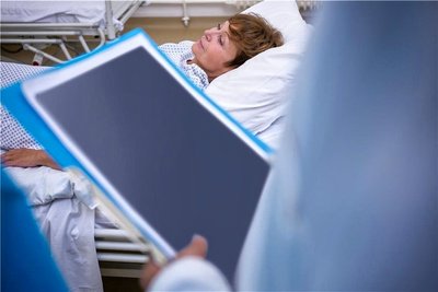 Gut versorgt im Krankenhaus. Das funktioniert nicht nur mit ausreichend Geld, sondern auch Personal.