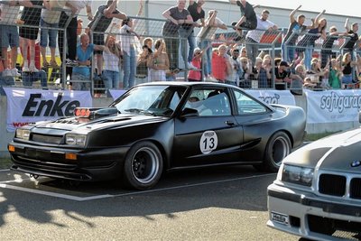 Die Mitglieder vom Manta-Club Sachsen würden sich keine Rennen mit ihren Autos liefern, wie es Til Schweiger im Film "Manta Manta - Zwoter Teil" tut (hier ein Szenenbild aus dem Film). 