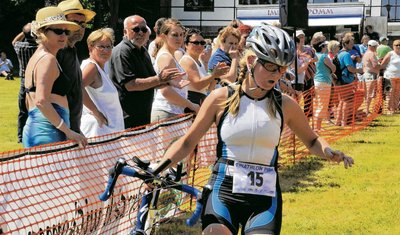 Heike Dressel-Putz vom LATV Plauen gewann gestern beim 4. Pirker Triathlon den Wettbewerb der Frauen.
