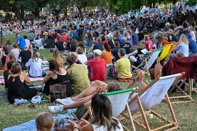 Veranstaltungen beim Parksommer sind so beliebt, dass es manchmal sogar eng werden kann im Stadthallenpark.