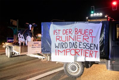 So wie hier beim Bauernprotest im Dezember bei Stollberg-Nord sollen am Montag auch im Vogtlandkreis die Auffahrten zur A 72 gesperrt werden.
