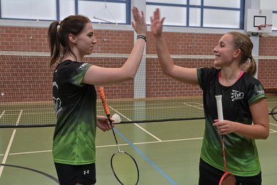 Geballte Frauenpower: Annika Hofmann (links) und Annika Schreiber wollen auch am Samstag gegen die DHfK jubeln.