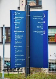 Insgesamt 52 Schilder und Vitrinen waren 2016 angeschafft worden.