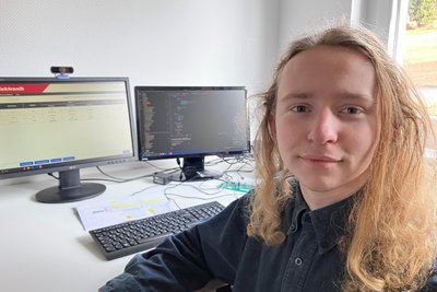Der Klingenthaler Jakob Küffner ist das jüngste Talent der Firma. Er absolviert ein duales Studium.