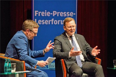 2017 sprach Chefredakteur Torsten Kleditzsch (links) mit Bodo Ramelow im "Chemnitzer Salon" der "Freien Presse". 