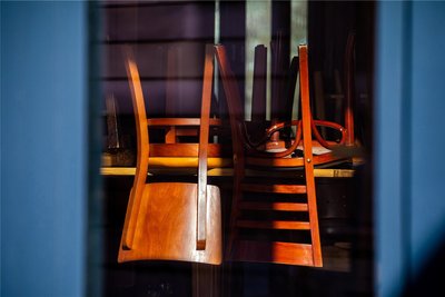 In Südwestsachsen mussten zuletzt viele Restaurants für immer ihre Türen schließen. Nun macht die Rückkehr zum alten Mehrwertsteuersatz von 19 Prozent den Besuch von Restaurants und Cafés ebenso teurer wie Schulessen. Die Branche befürchtet eine Verschärfung des Abwärts-Trends.