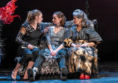 Sophie Lüpfert als Clara, Natalie Heiß als Rahel und Andrea Seitz als Lin (von links) liefern sich in "Mameloschn" geistreiche Wortduelle. 